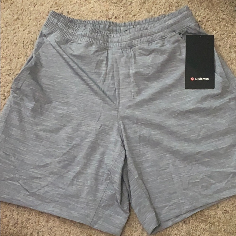 lulu lemon men’s pace breaker short 7” lined